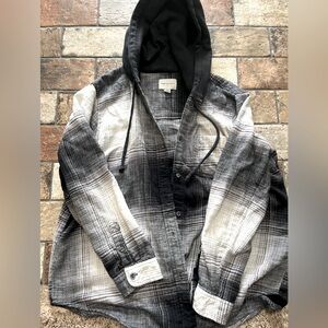American Eagle Women’s hooded flannel. Size M